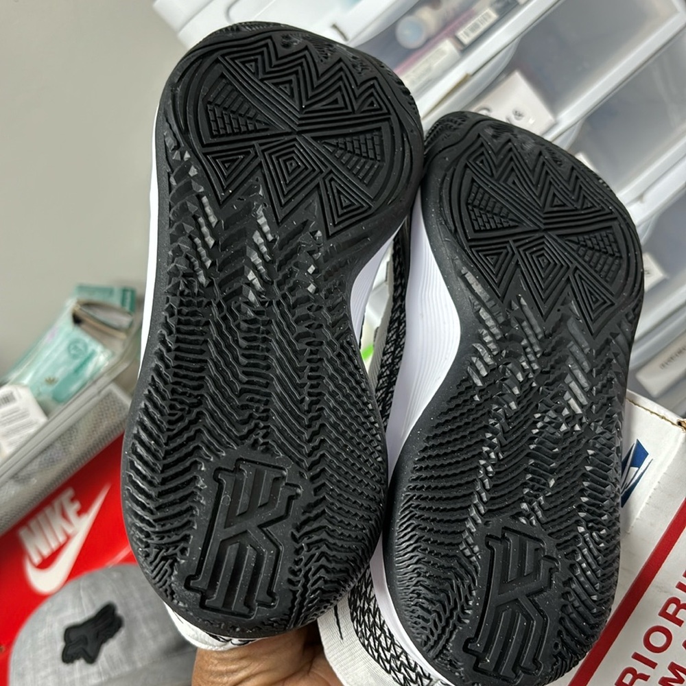 Nwob - Nike Kyrie Flytrap 6 - Multiple Sizes - image 5